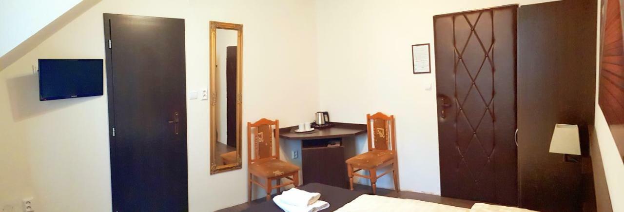 Pizzeria Alzbetka Strecno Exterior foto
