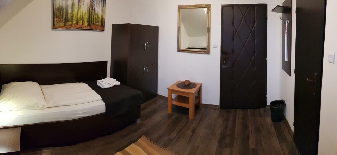 Pizzeria Alzbetka Strecno Quarto foto
